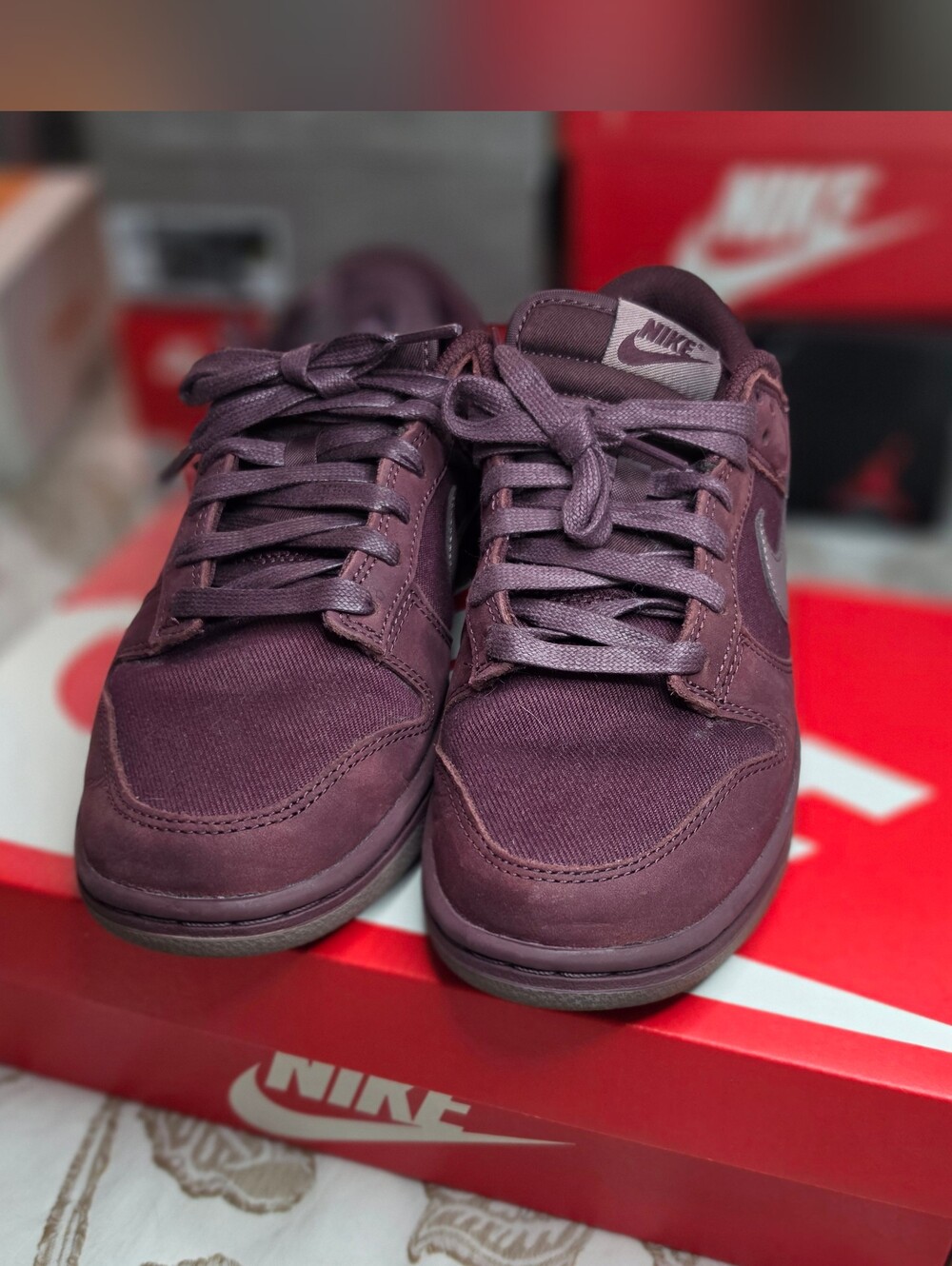 Nike Men’s Dunks LowTops in Burgundy | Size Men's 7 Or Womensm's 8.5
